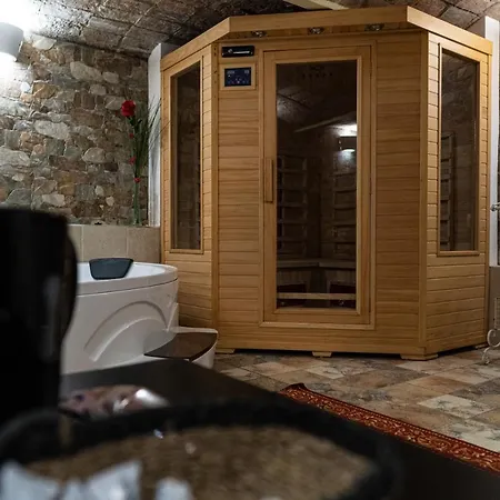 Gold Maison Вилла Феррара